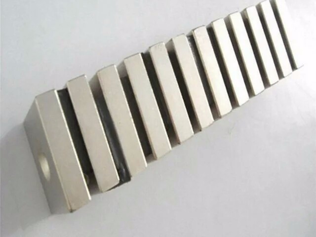 Countersunk tool magnet