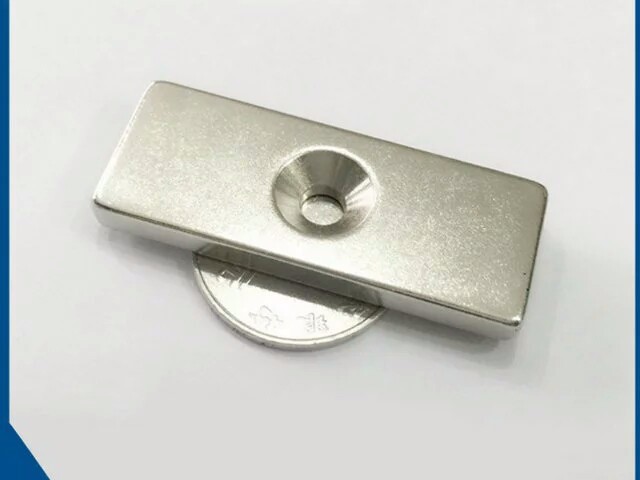 Countersunk tool magnet
